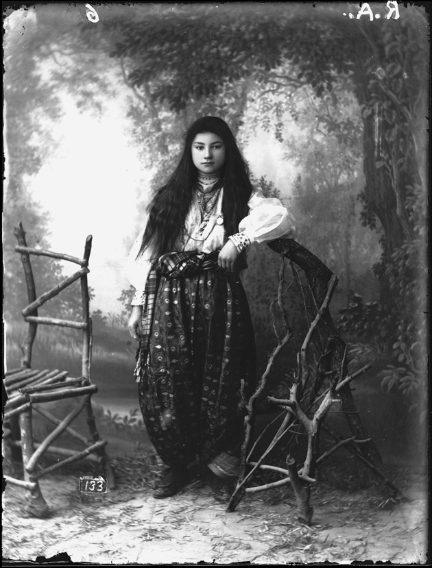 Youg muslim woman - Kel Marubi  c. 1895-1918 Youg muslim woman - Kel Marubi  c. 1895-1918